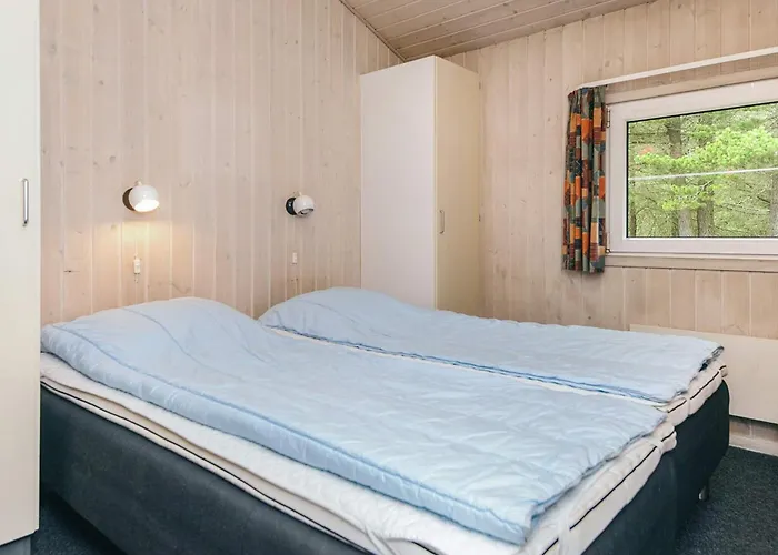 7 Person In Henne-by Traum