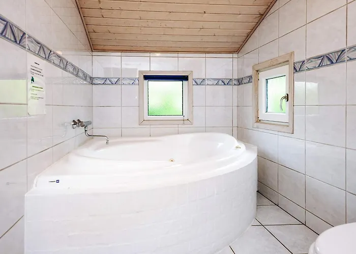 7 Person In Henne-by Traum Henne Strand