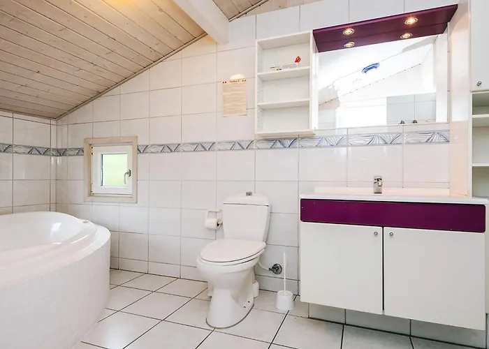 7 Person In Henne-by Traum