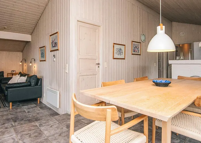 7 Person In Henne-by Traum * Henne Strand